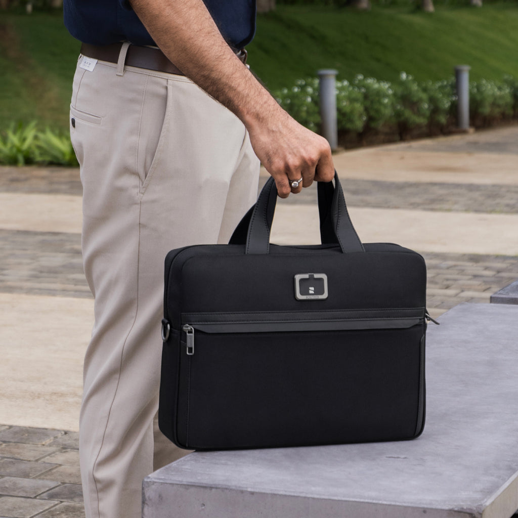 Downtown Messenger Bag | Black