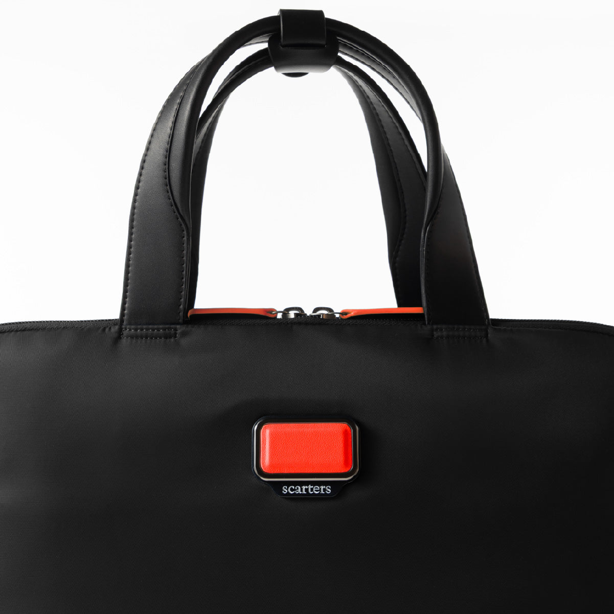 gen/Focus Messenger | Magma Black